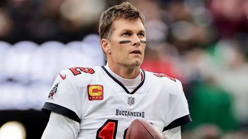 La légende du football Tom Brady annonce à nouveau sa retraite